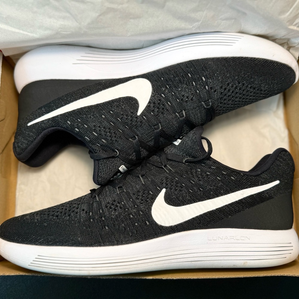 (Men's 11) Nike LunarEpic Low Flyknit 2 Black/White Running Shoes - Picture 2 of 5